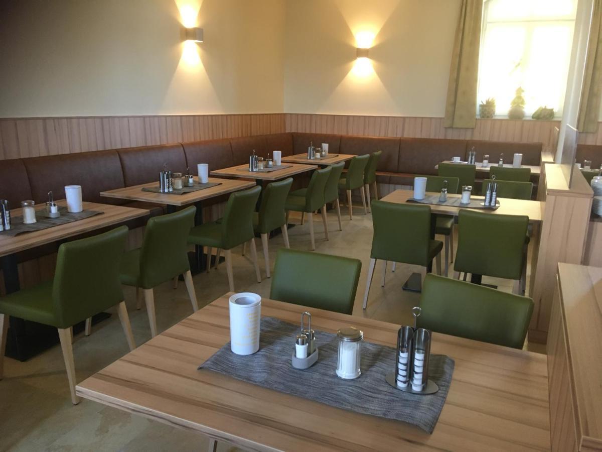 Hotel Goldener Loewe Guenzburg Ngoại thất bức ảnh