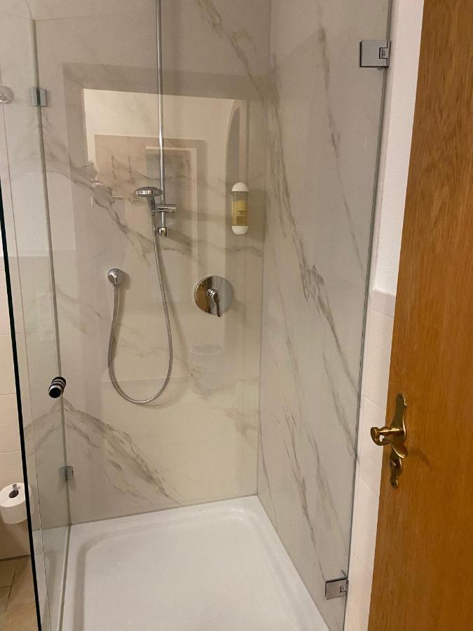 Hotel Goldener Loewe Guenzburg Ngoại thất bức ảnh
