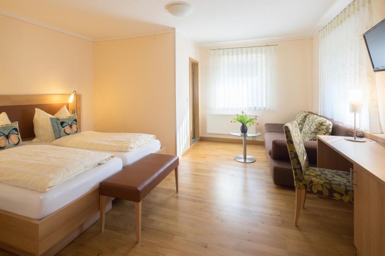 Hotel Goldener Loewe Guenzburg Ngoại thất bức ảnh
