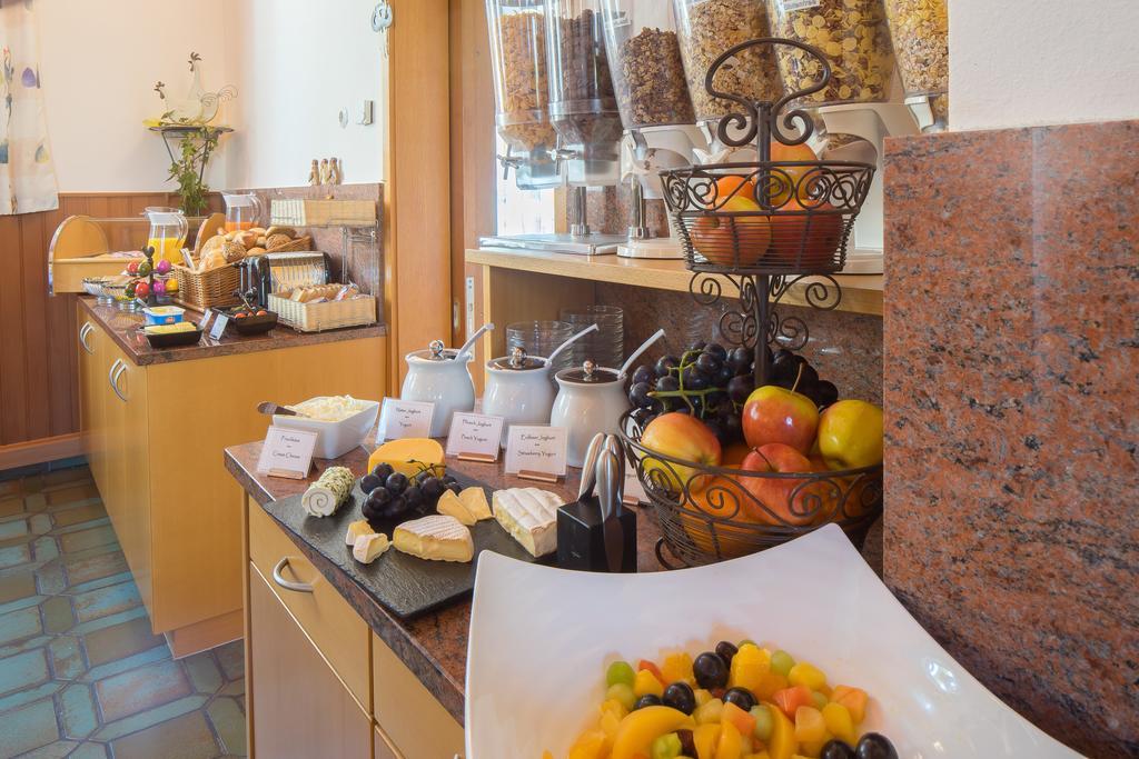 Hotel Goldener Loewe Guenzburg Ngoại thất bức ảnh