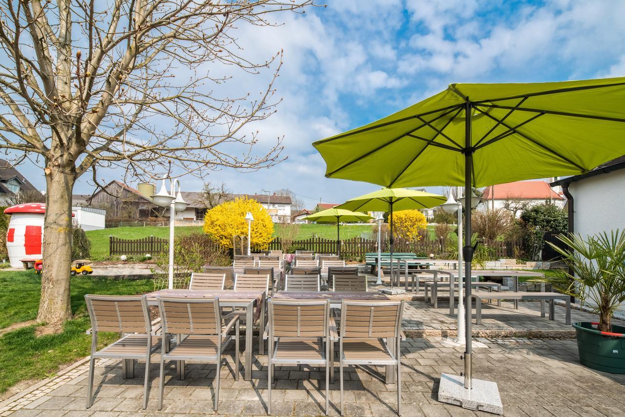Hotel Goldener Loewe Guenzburg Ngoại thất bức ảnh