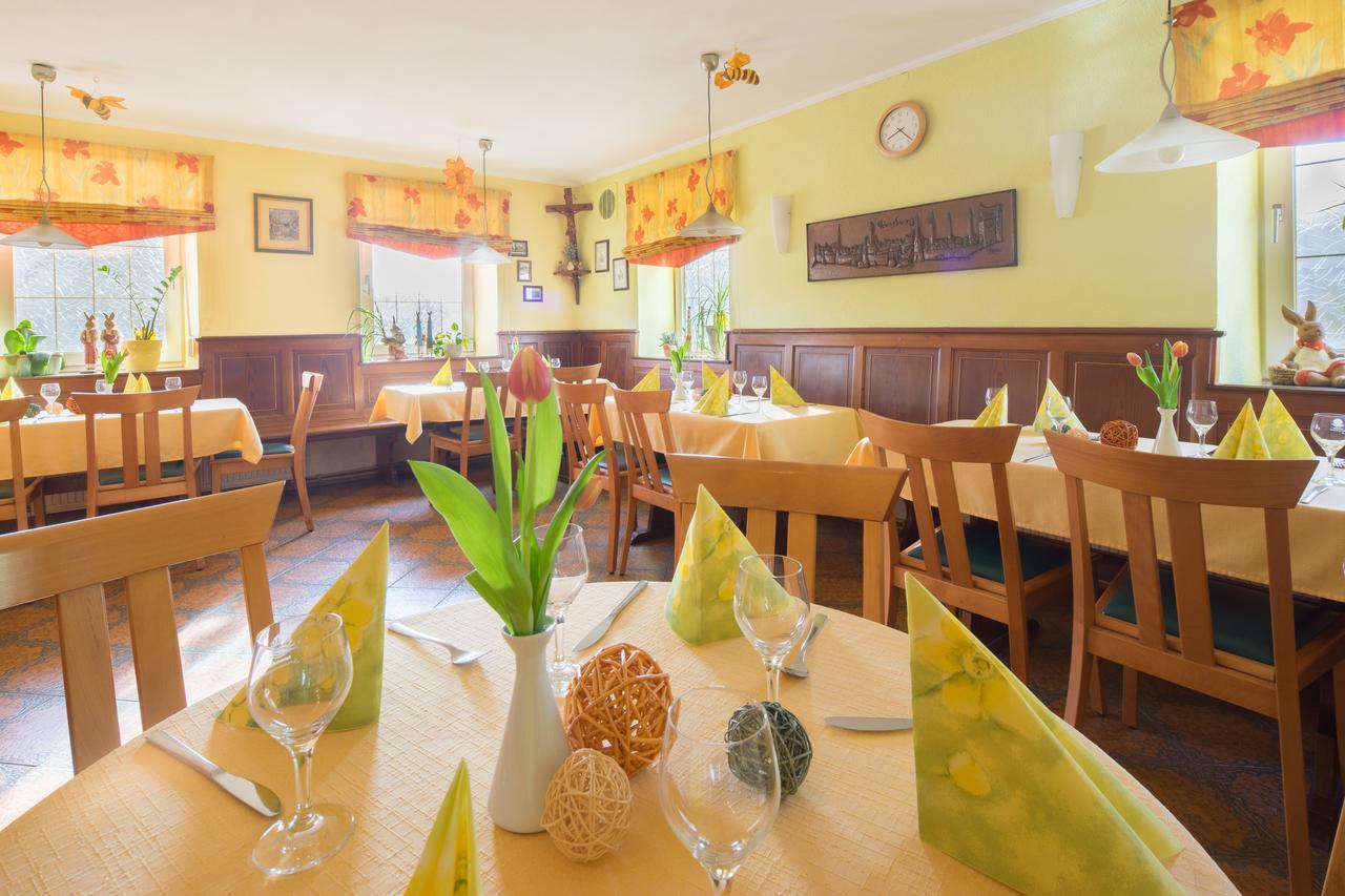 Hotel Goldener Loewe Guenzburg Ngoại thất bức ảnh